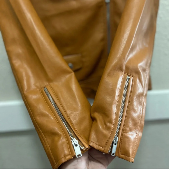 7 For All Mankind Camel Brown Faux Leather Motto Biker Jacket NWT Small - Picture 6 of 8